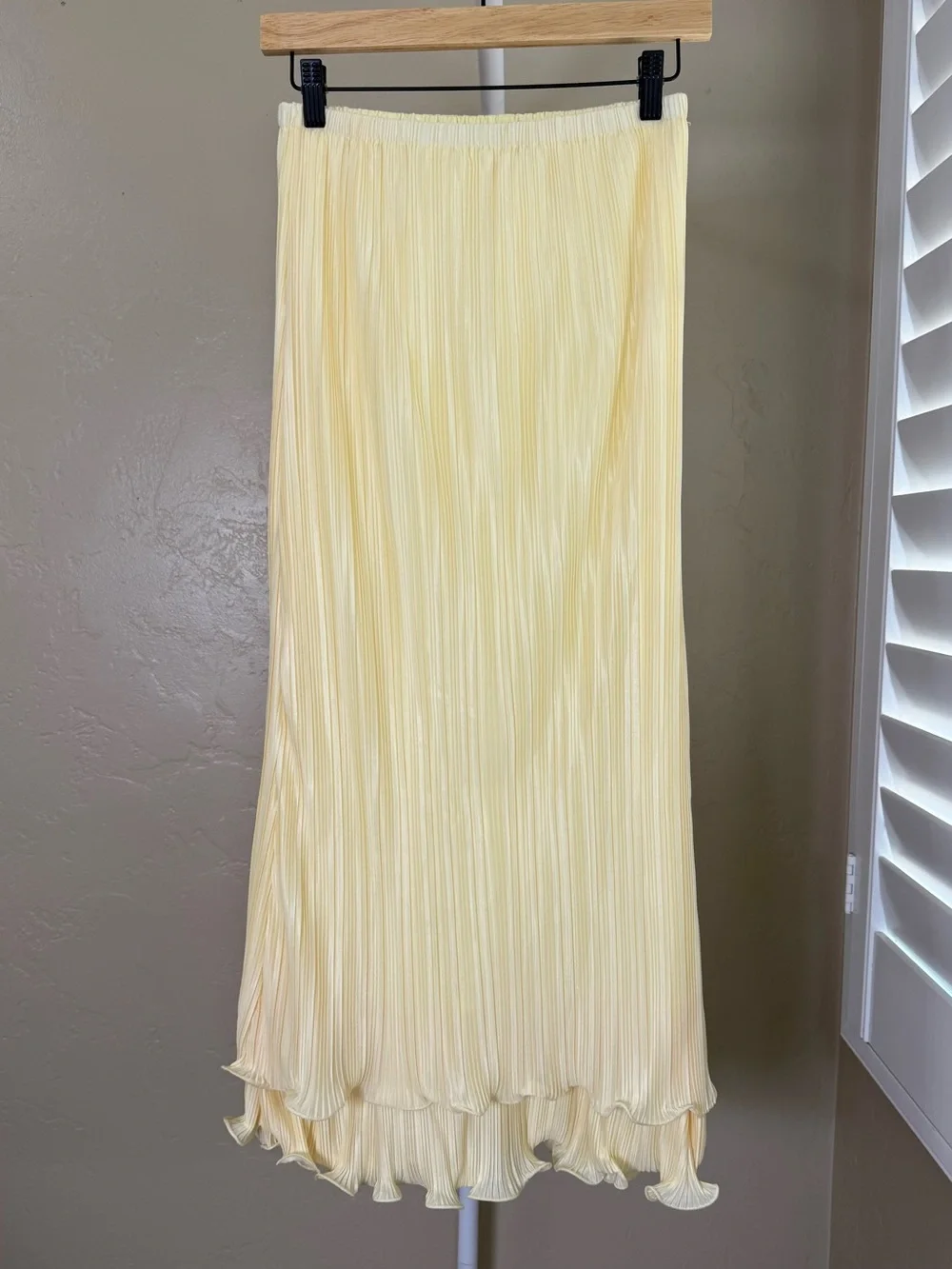 Commense Soft Butter Yellow Pleated Layered Ruffle Skirt Cami Set NWT Medium - Picture 8 of 13